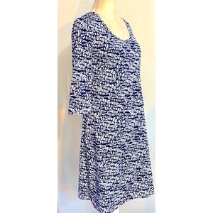 Persifor Blue and White Patterned Short Sleeve Lightweight Dress-Medium